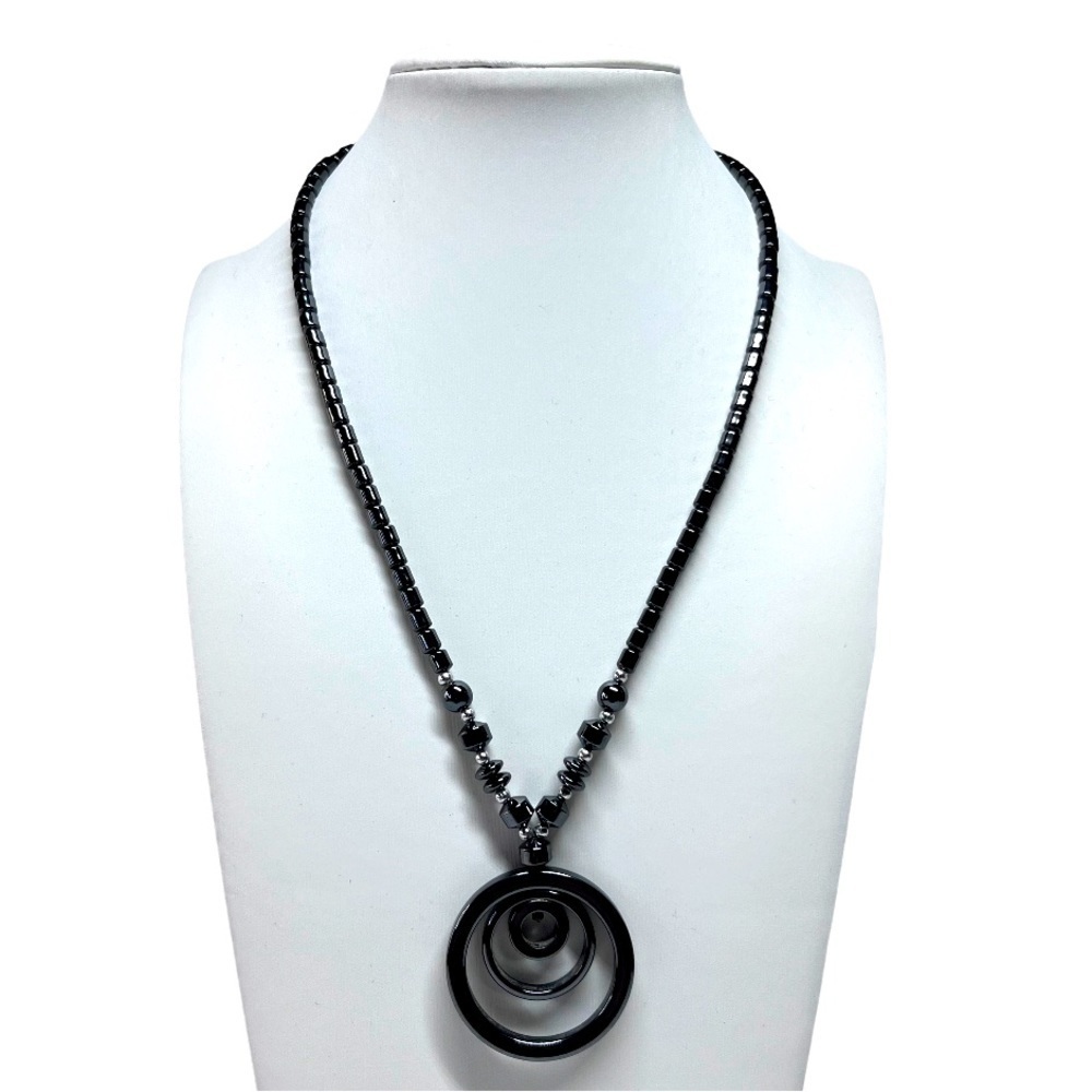 MRC Hematite Beaded Tri Circle Pendant Necklace 17.5"